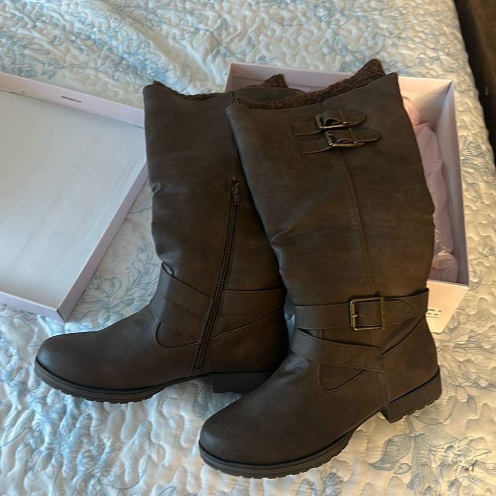Brown boots. NEW IN ORIGINAL BOX. Never worn.